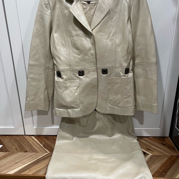 Saguaro leather suit ivory pearl color size M jacket size 8 skirt - Picture 13 of 15